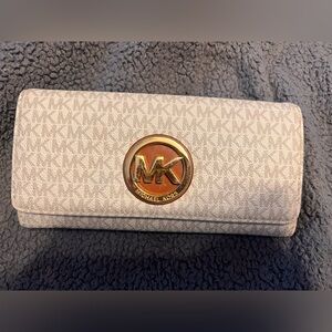 Michael Kors cream / white wallet